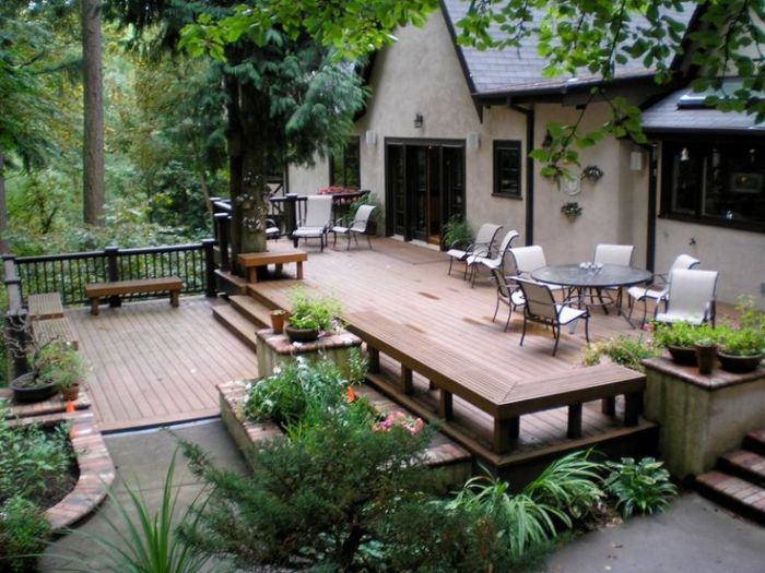 Backyard platform deck